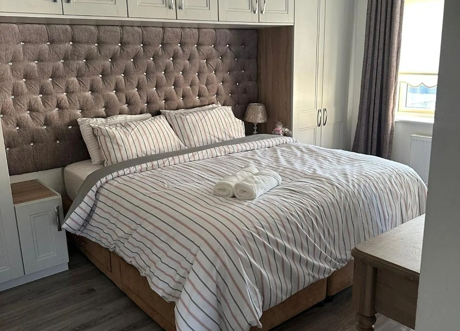 Dublin Modern 4-5 Bedroom House 0*,